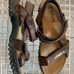 Teva men’s size 13 waterproof leather sandals